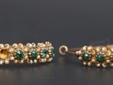 une paire de bracelets en émeraude et en or