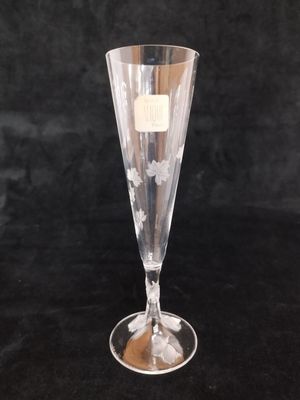 Lalique France, 1 flûte à champagne en cristal à décor de fe…