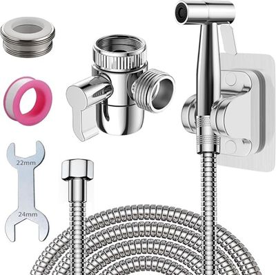 un tuyau de douche muni d'un flexible