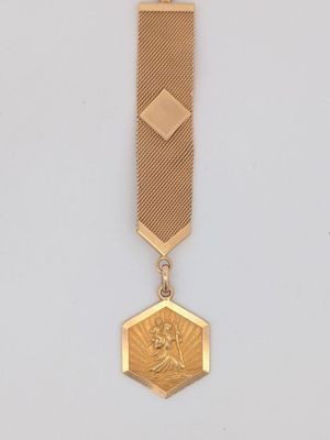 une image représentant une médaille d'or sur fond blanc