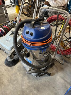 an image of a vacuum cleaner in a garage