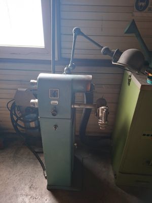 une machine qui se trouve dans le coin d'une pièce