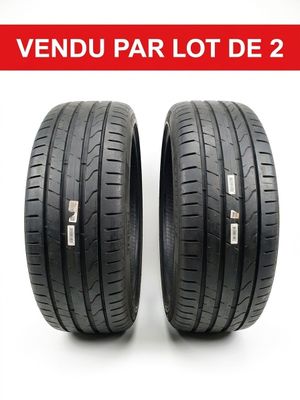 une paire de pneus sur fond blanc, avec la mention « vendu par lot de 2 »