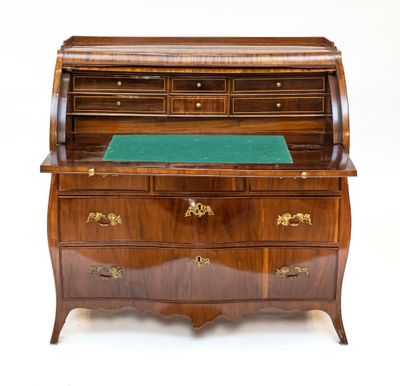 un bureau en bois avec un plateau vert sur fond blanc