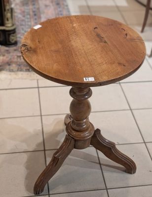 Guéridon en noyer piètement tripode - Diam.