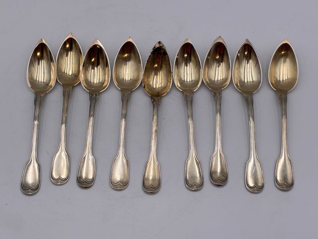 Argent vieillard : 9 petites cuillères, PB : 218.1gr, en règle