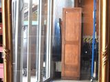 a mirror that is sitting on the floor in a room