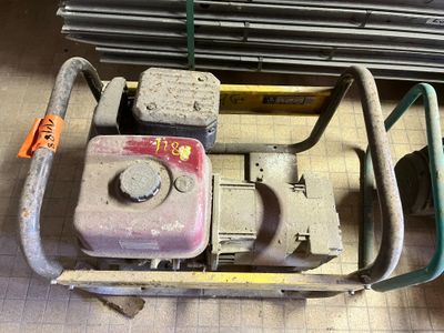 a small machine that is sitting on the floor