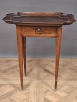 Table de salon en noyer, le plateau cabaret à bordure chanto… (photo 2)