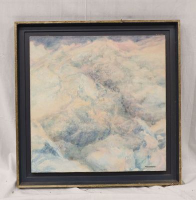 une peinture de nuages dans un cadre noir sur fond blanc