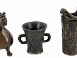 trois types de vases différents placés les uns à côté des autres