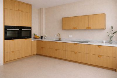 Cuisine "PLUM LIVING " moderne en angle d’environ 6,55 mètre…