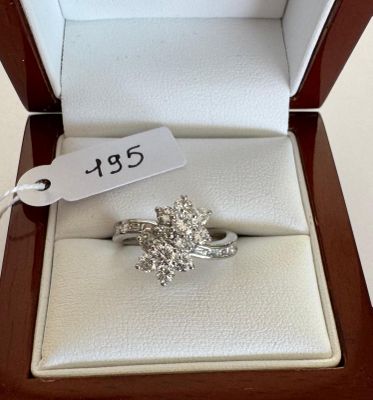 Bague Toi et Moi, en platine, sertie de 12 beaux diamants ta…