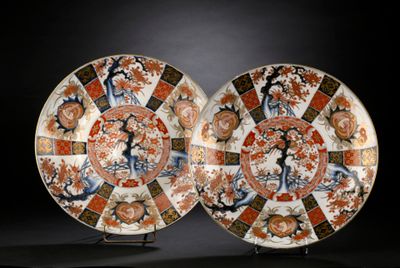 pair of japanese imari porcelain plates, 19th - 20th century