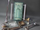 many items that are sitting on a table together