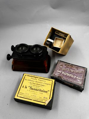 Plusieurs types d'objets différents sont posés sur une surface blanche.