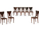 six chaises disposées en cercle, dont une face à l'autre