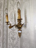 Paire d'appliques en laiton doré à deux lumières à décor de … (photo 2)