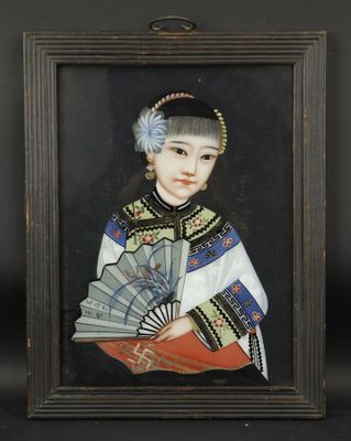 un tableau représentant une femme tenant un éventail et un éventail