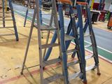 many ladders that are sitting in a room