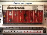 une machine sur laquelle se trouvent tout un tas d'objets différents