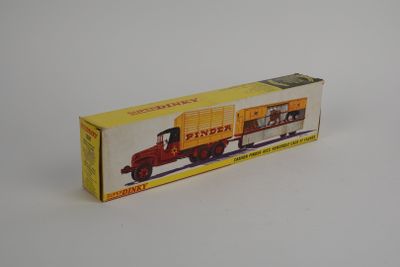 une boîte sur laquelle est représenté un camion