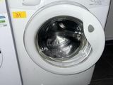 un lave-linge et un sèche-linge placés l'un à côté de l'autre
