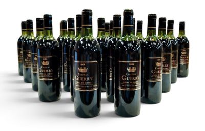six bouteilles de vin sont alignées sur une surface blanche