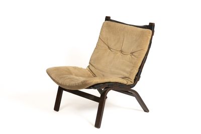 FARSTRUP. Fauteuil en bois exotique lamellé, et garniture de…