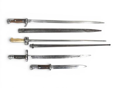 Ensemble de quatre baïonnettes.