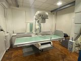 une photo d'une pièce contenant du matériel médical