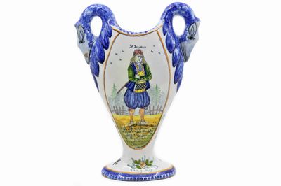 MALICORNE - Circa 1900 Petit vase sur piédouche à deux anses…