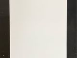 image d'un petit réfrigérateur blanc dans une pièce