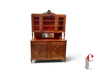GRAND BUFFET DEUX CORPS en bois sculpté, vitrine supérieure …