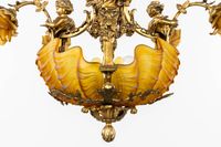 Lustre orné de putti et de plaques en forme de coquilles de … (photo 6)