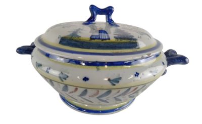 an image of a blue and white bowl with a lid