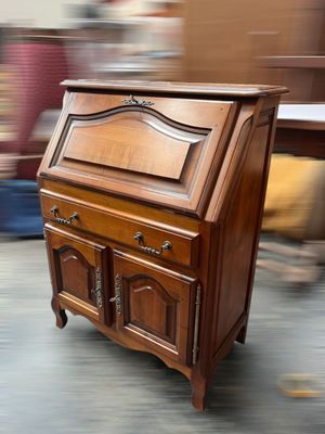 Secrétaire de style rustique ouvrant par un abattant, deux p…