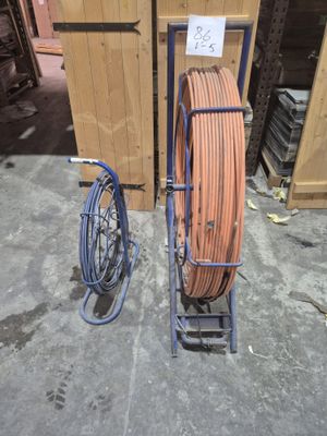 une photo d'un chariot équipé d'un tuyau