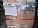 plusieurs boîtes empilées sur une palette