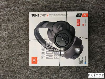 une image représentant un casque audio posé sur une boîte