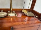 a scale that is sitting on top of a wooden table
