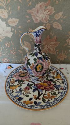 a small vase sitting on a plate on a table