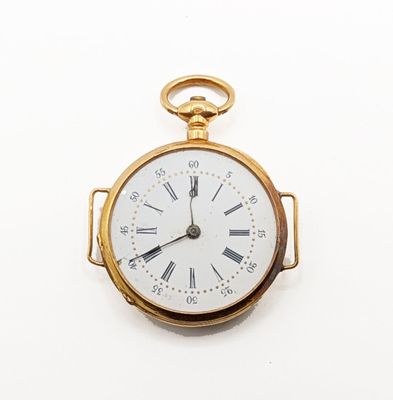 une montre de poche en or avec des chiffres romains sur le cadran