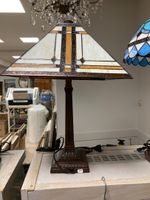 Lampe style TIFFANY. Haut. 53. Vente judiciaire faite aux fr…