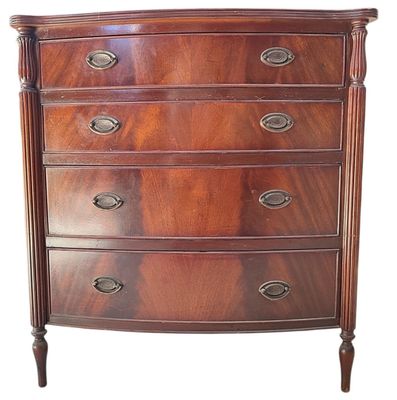 image d'une commode en bois sur fond blanc