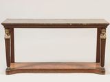 une console ancienne en bois avec un plateau en marbre
