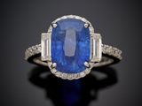 une bague en saphir et diamant