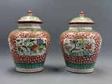 paire de vases chinois de style « famille » avec couvercles