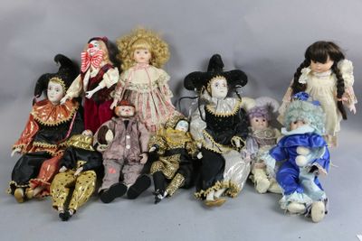 a lot of dolls that are sitting together on a table