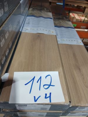 une grande quantité de bois en vente au magasin
